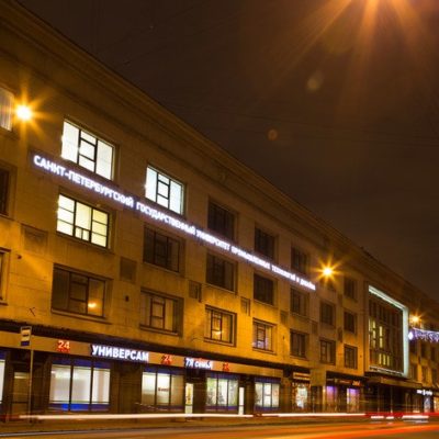 Новая вывеска на Вознесенском для университета технологии и дизайна