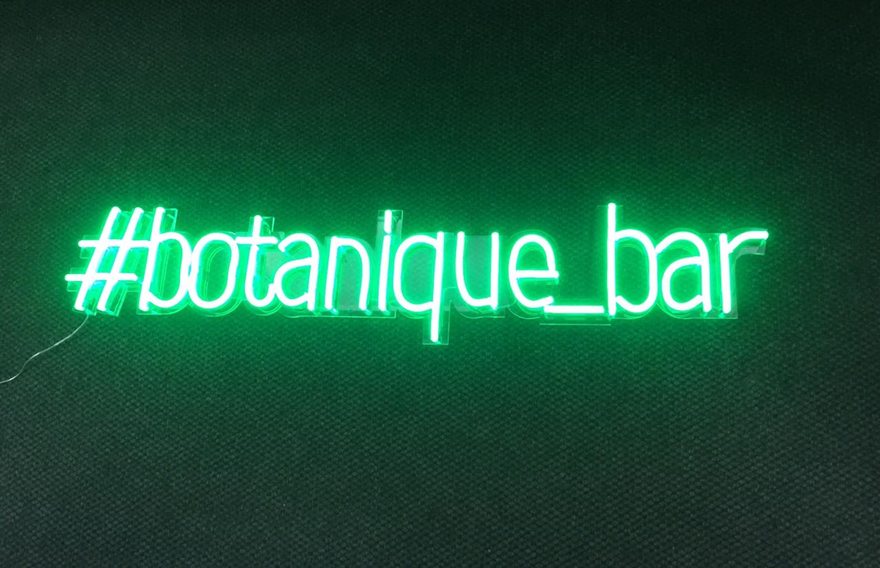 Гибкий неон в интерьере / Botanique_bar