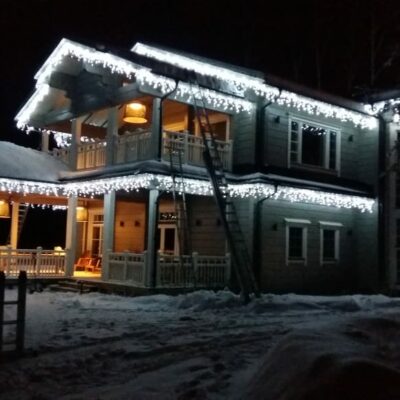 Новогодняя подсветка коттеджа в Ленинградской Области