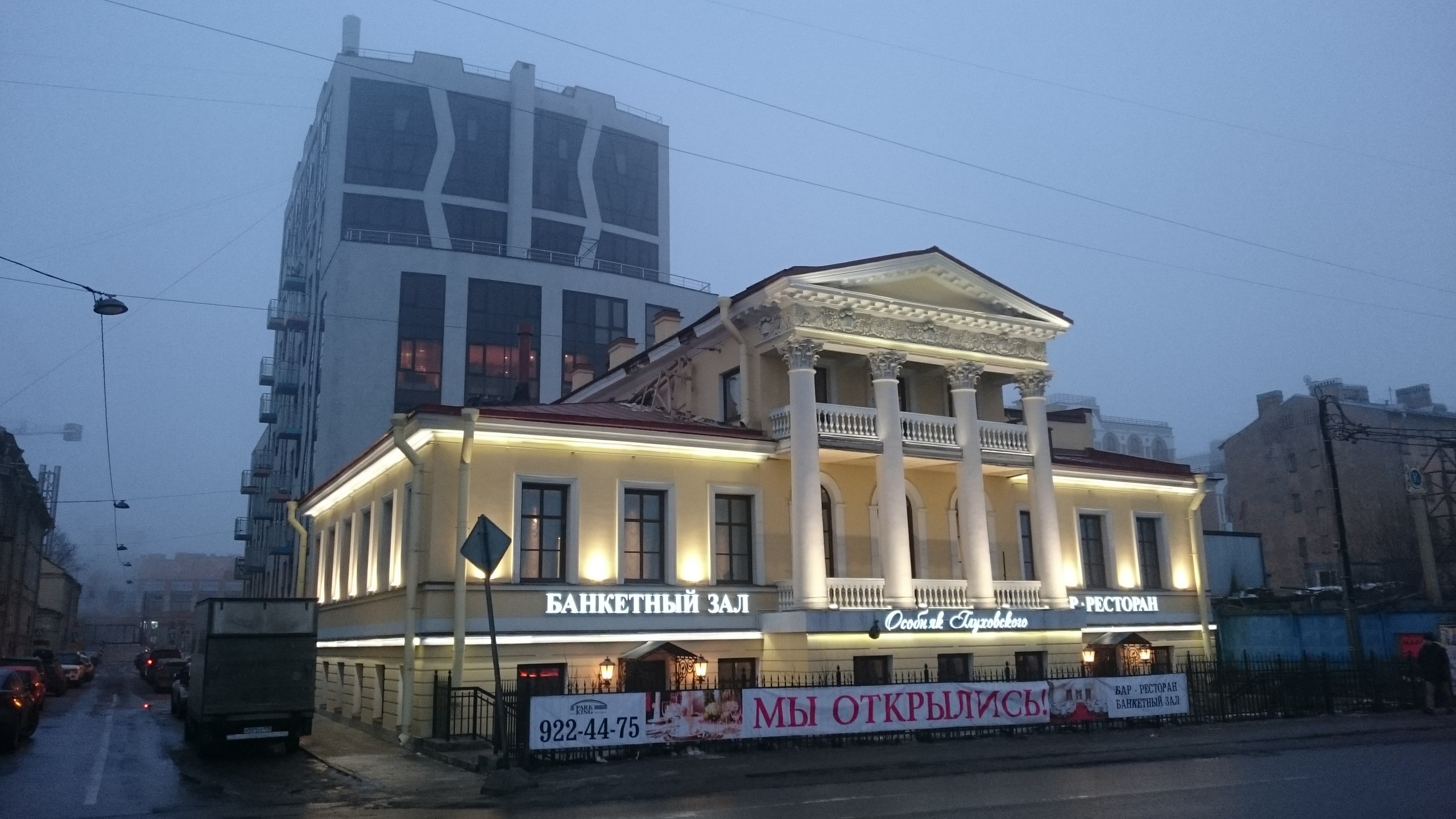 Контурная подсветка зданий. Дюралайт, неон и не только....