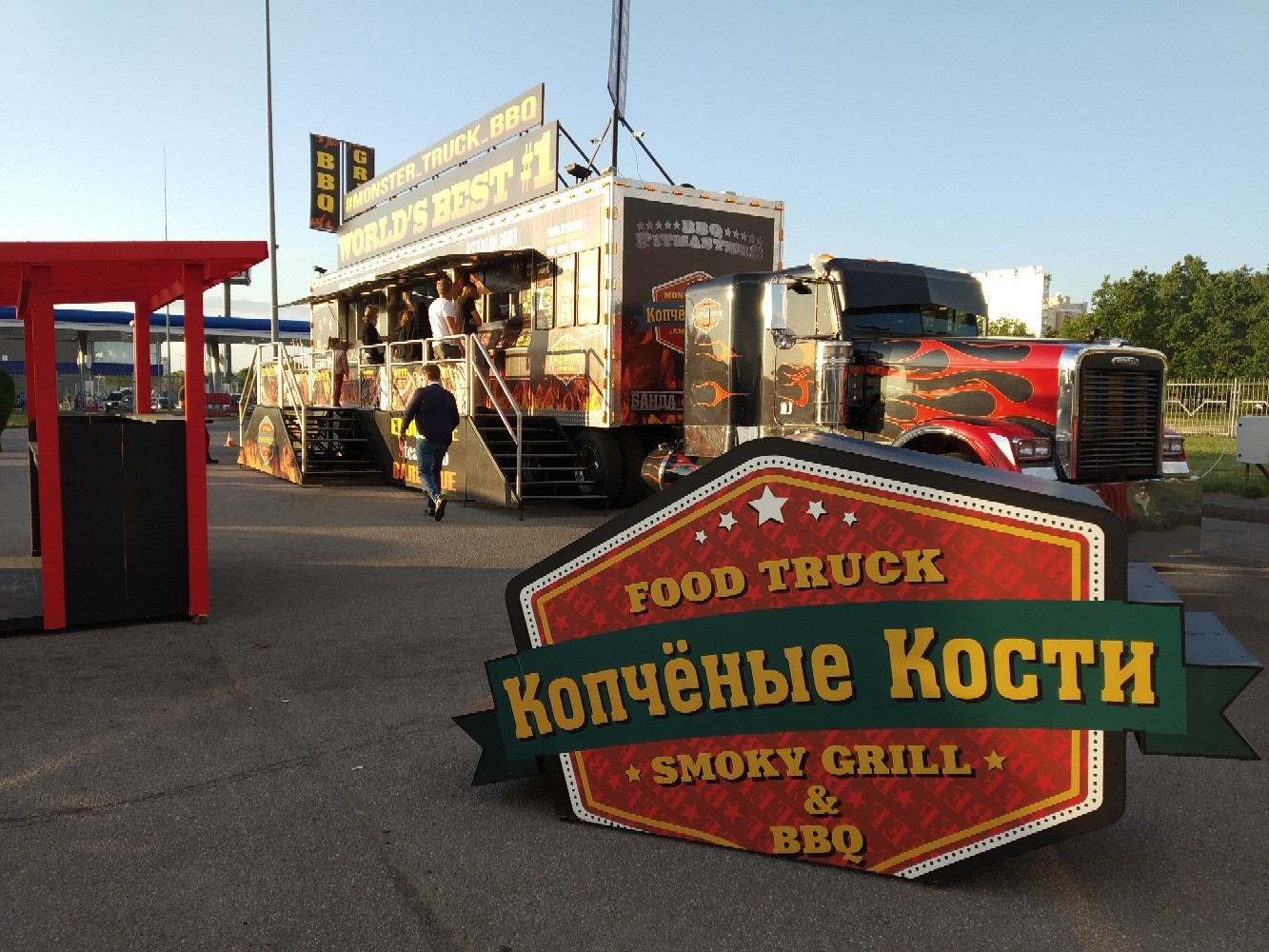 Наземная рекламная стела для ресторана BBQ